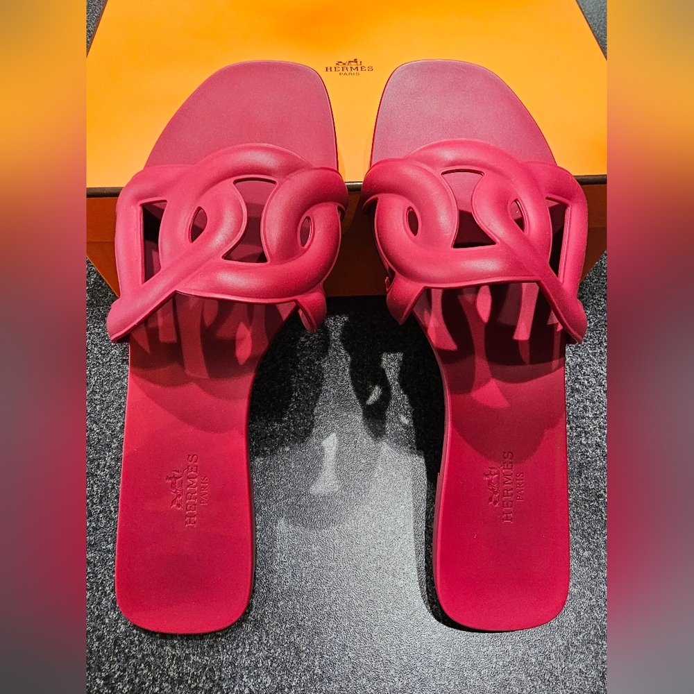 100% Authentic Hermes Aloha sandals, burgundy, size 37, New in the original box